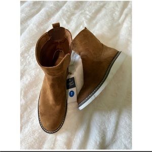 [universal thread] chestnut callah boots